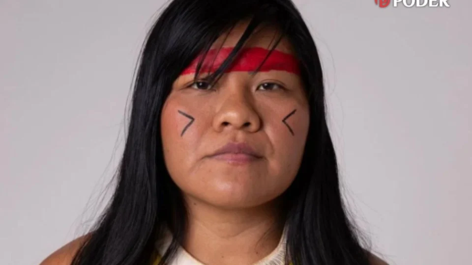 Ativista indígena Ysani faz denúncias contra ministra Sônia Guajajara durante palestra na COP30