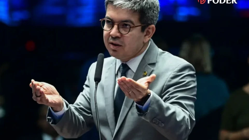 Pesquisa aponta Randolfe Rodrigues fora das duas vagas ao Senado no Amapá em 2026