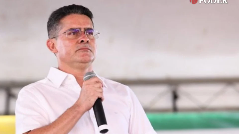 Alvo de 57% de desaprovação, David Almeida ataca oposição e afirma que manauaras apoiam sua gestão