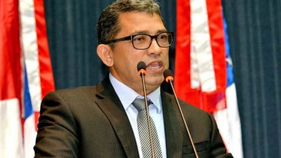 Prefeito Augusto Ferraz rejeita aterro moderno e mantém Iranduba respirando lixo