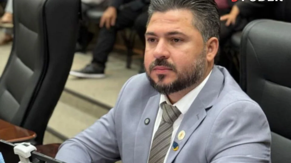 “Agora todo mundo é macho”: Amauri Gomes sai em defesa de Rodrigo Guedes durante debate na CMM