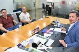 Após abertura de sete investigações, David Almeida se reúne com vice-governador Tadeu de Souza