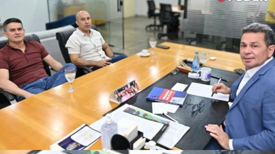 Após abertura de sete investigações, David Almeida se reúne com vice-governador Tadeu de Souza