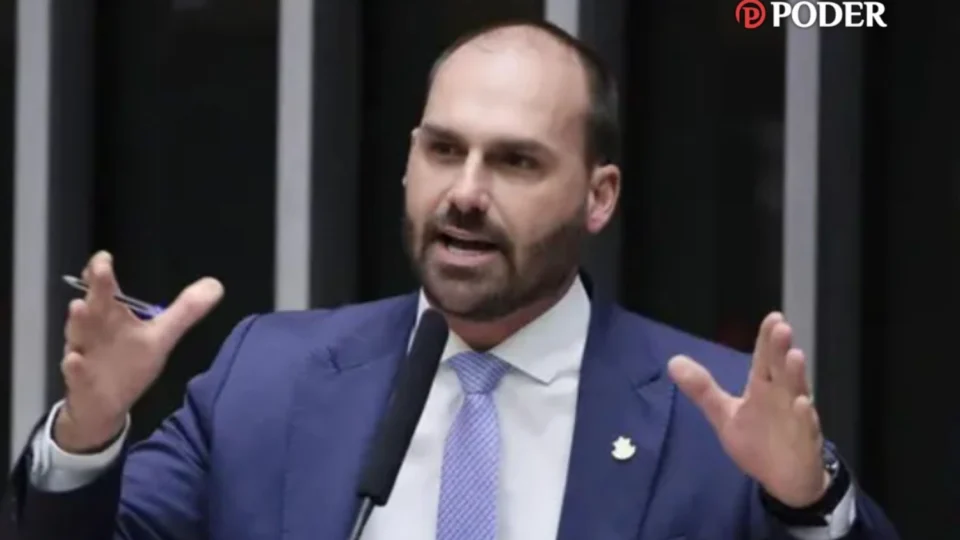 STF forma maioria para tornar Eduardo Bolsonaro réu por suposta coação contra a Corte