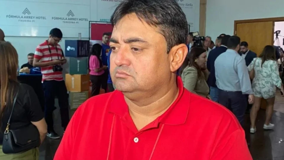 Prefeito de Alegrete do Piauí é acusado de invadir casa e agredir família após suposta ameaça