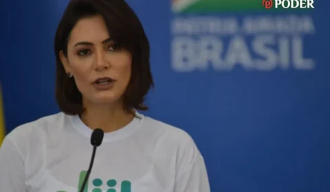 Michelle Bolsonaro reage após críticas dos filhos de Bolsonaro sobre sua oposição à aliança com Ciro Gomes