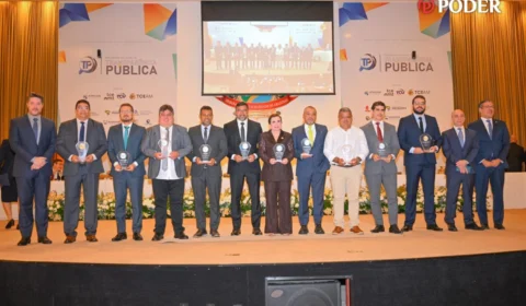 TCE-AM oficializa entrega do Selo Prata à CMM em solenidade com David Reis