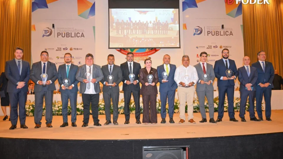 TCE-AM oficializa entrega do Selo Prata à CMM em solenidade com David Reis