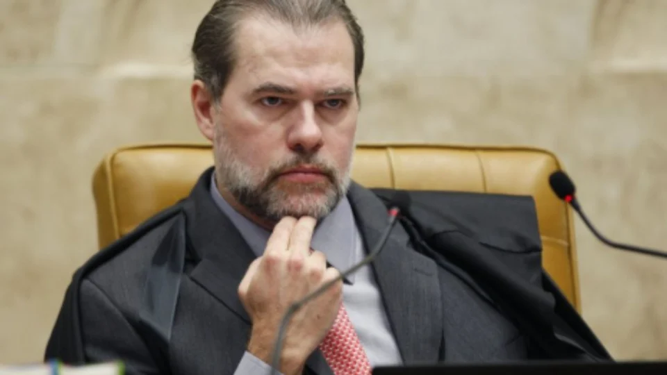 Toffoli agenda acareação em investigação sobre suposta fraude no Banco Master