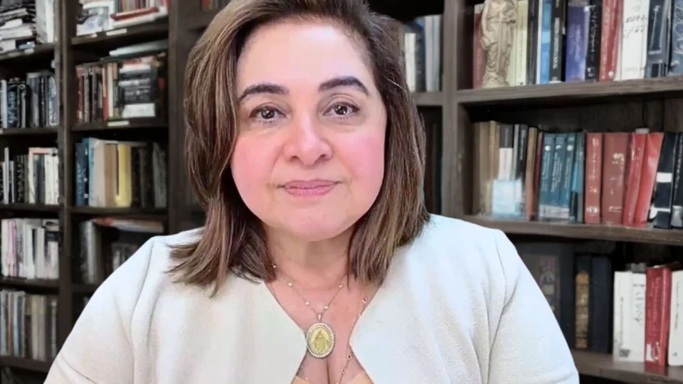 Indicada por Bolsonaro ao Governo do Amazonas, Professora Maria do Carmo comemora sucesso de cirurgia do ex-presidente