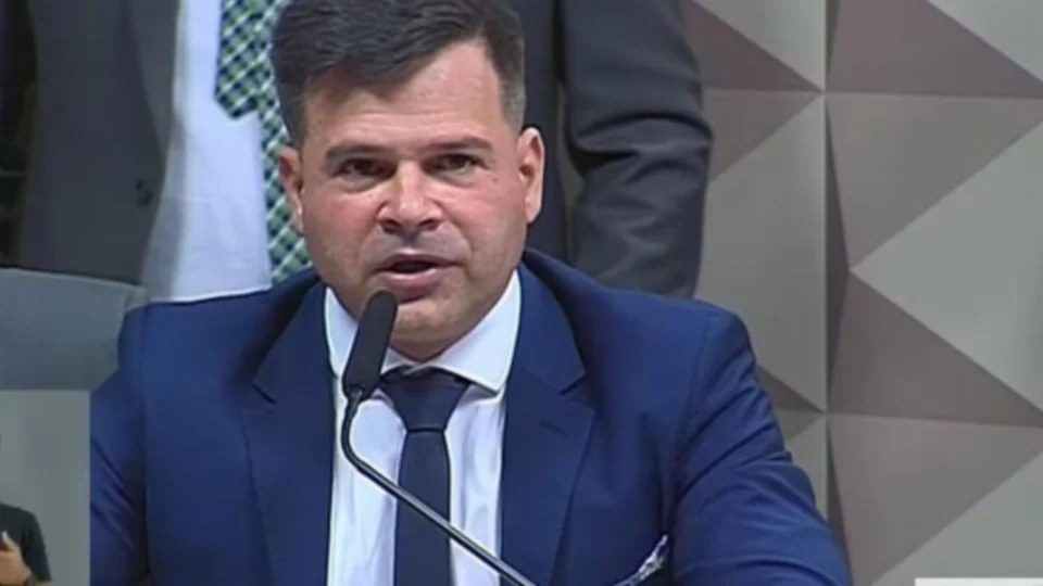 Moraes determina prisão preventiva de Silvinei Vasques; Paraguai avalia expulsão do ex-diretor da PRF