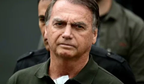 Cirurgia de Bolsonaro ocorre sem intercorrências e médicos avaliam novo procedimento para tratar soluços