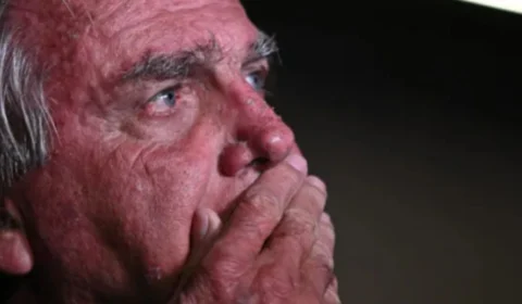Bolsonaro passa a noite com crises de soluços mesmo após ajuste na medicação