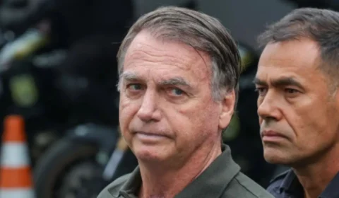 Bolsonaro apresenta crise de soluços e pressão alta após procedimento