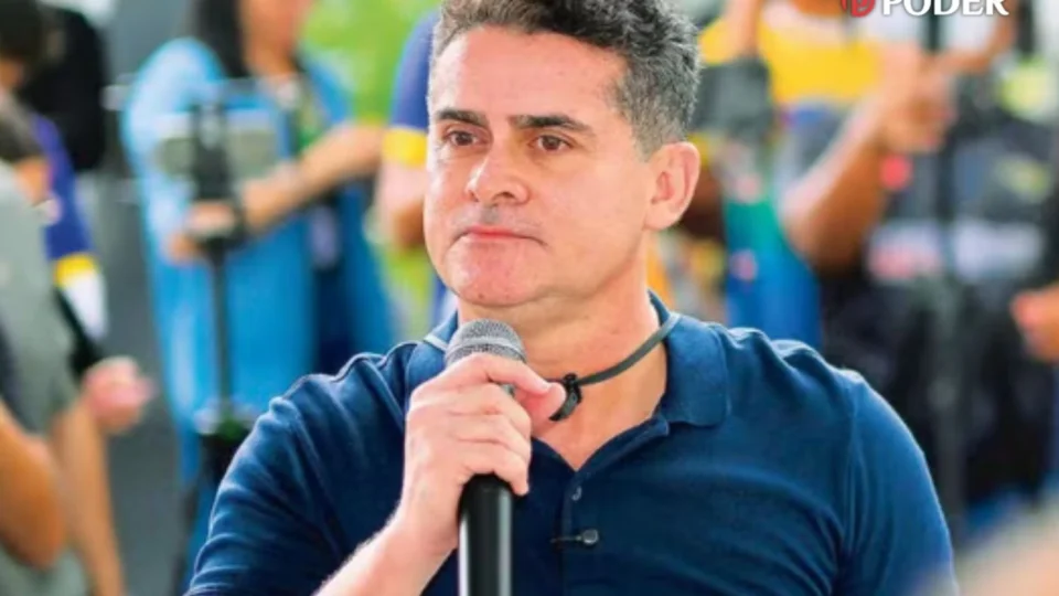 Desaprovação de David Almeida chega a 63% e coloca prefeito na liderança da rejeição