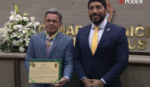 Tadeu de Souza recebe maior honraria da CMM e diz que é “dever institucional” estar pronto para assumir o governo