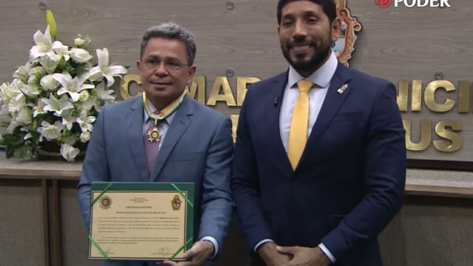 Tadeu de Souza recebe maior honraria da CMM e diz que é “dever institucional” estar pronto para assumir o governo