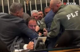 Deputado Glauber Braga é retirado da Mesa Diretora em meio a debate sobre cassação