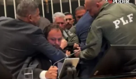 Deputado Glauber Braga é retirado da Mesa Diretora em meio a debate sobre cassação