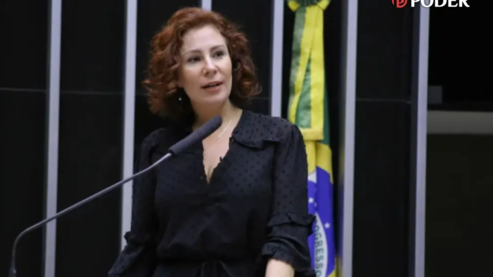 Câmara vota contra cassação e preserva mandato de Carla Zambelli