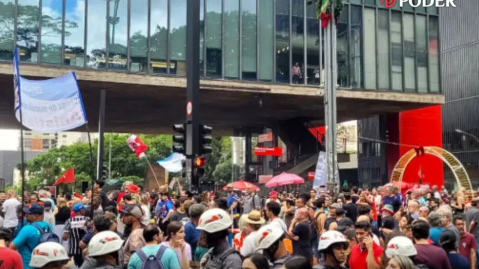 Militantes de esquerda realizam protestos em todo o país contra o PL da Dosimetria