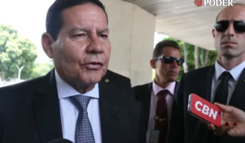 Mourão defende prisão domiciliar para Bolsonaro e Heleno e alerta para risco à saúde