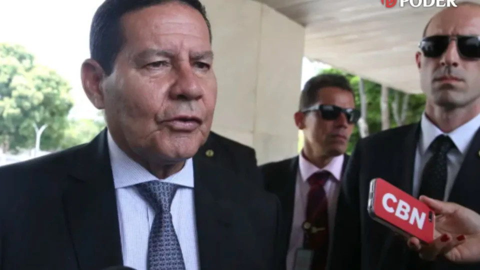 Mourão defende prisão domiciliar para Bolsonaro e Heleno e alerta para risco à saúde