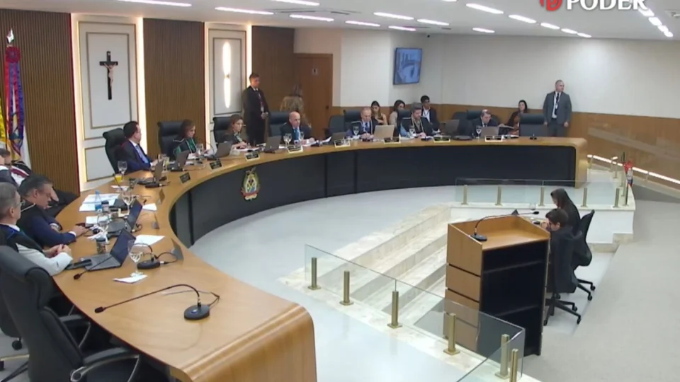 Contas de 2024 da Prefeitura de Manaus entram em julgamento no TCE-AM, mas decisão é adiada