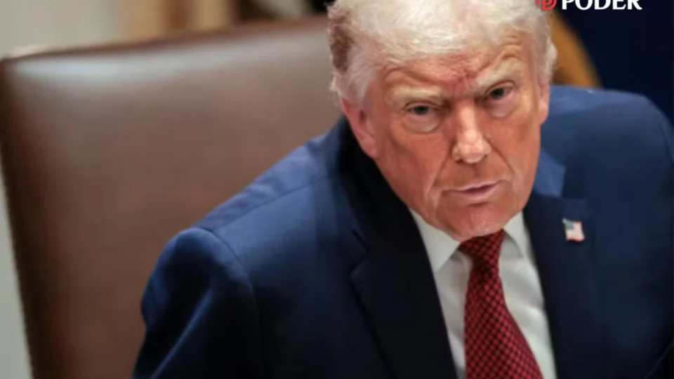 Trump determina bloqueio aéreo e naval à Venezuela e condiciona medida à saída de Maduro