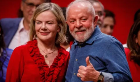 Aliada de Lula, Gleisi Hoffmann anuncia pré-candidatura ao Senado e deve deixar ministério no primeiro semestre