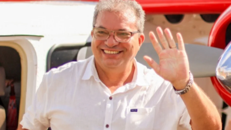 Prefeitura de Envira firma contrato de R$ 10,6 milhões para construção de escola com nove salas