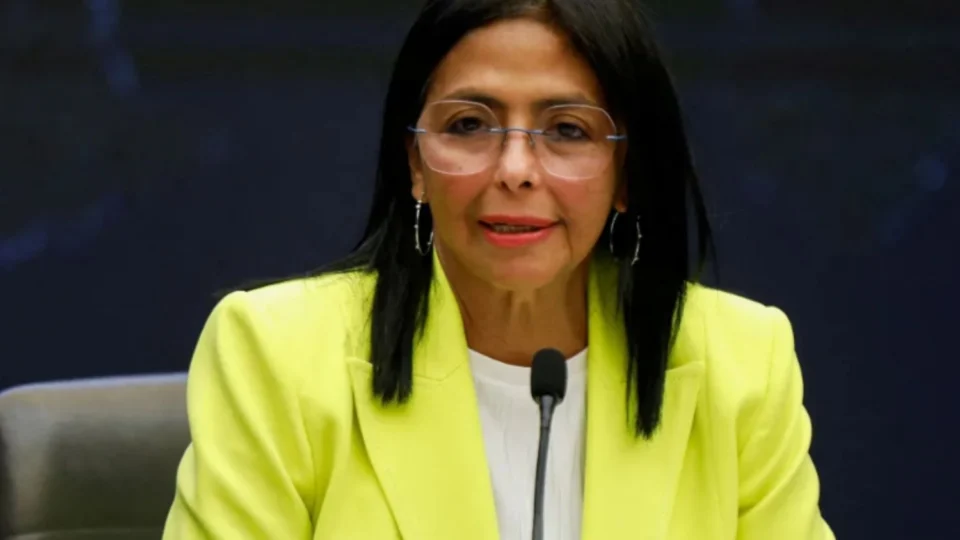Delcy Rodríguez afirma que Venezuela quer atuar “junto” com os EUA