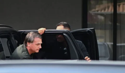 Moraes nega ida de Bolsonaro ao hospital após queda e pede detalhamento de exames à defesa