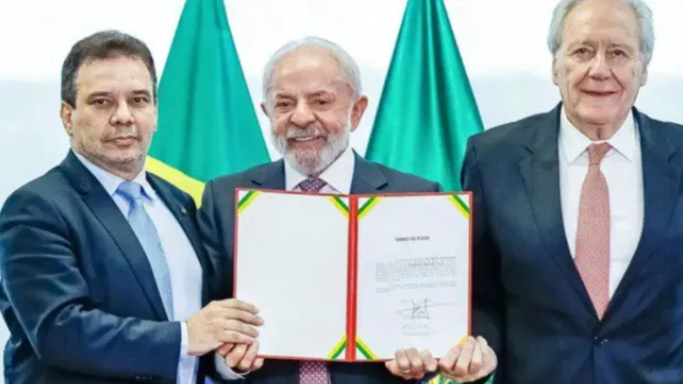 Lula diz que combate ao crime deve atingir “andar de cima” e não criminalizar pobres