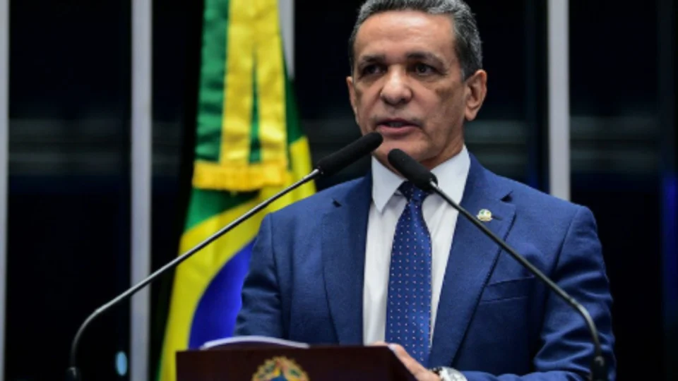 Mecias mantém indefinição entre TCE e reeleição ao Senado