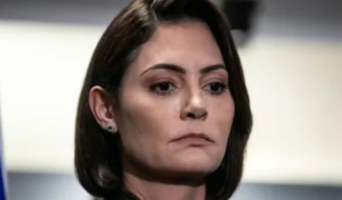 Moraes se reuniu com Michelle Bolsonaro antes de autorizar transferência de Bolsonaro para a Papudinha
