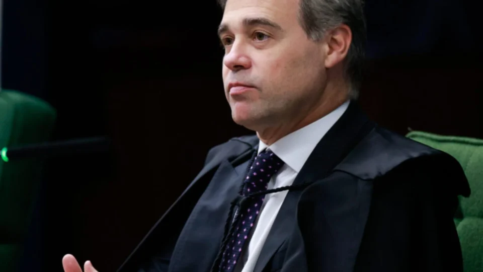 Investigado por esquema no INSS tem prisão domiciliar autorizada por André Mendonça