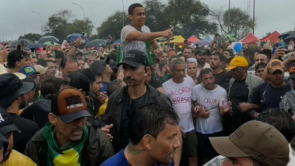 Apoiadores de Bolsonaro fazem ato em Brasília após caminhada de sete dias de MG a Brasília