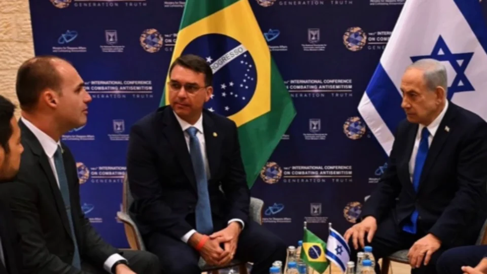 Em Israel, Flávio Bolsonaro se reúne com Netanyahu e acusa Lula de antissemitismo
