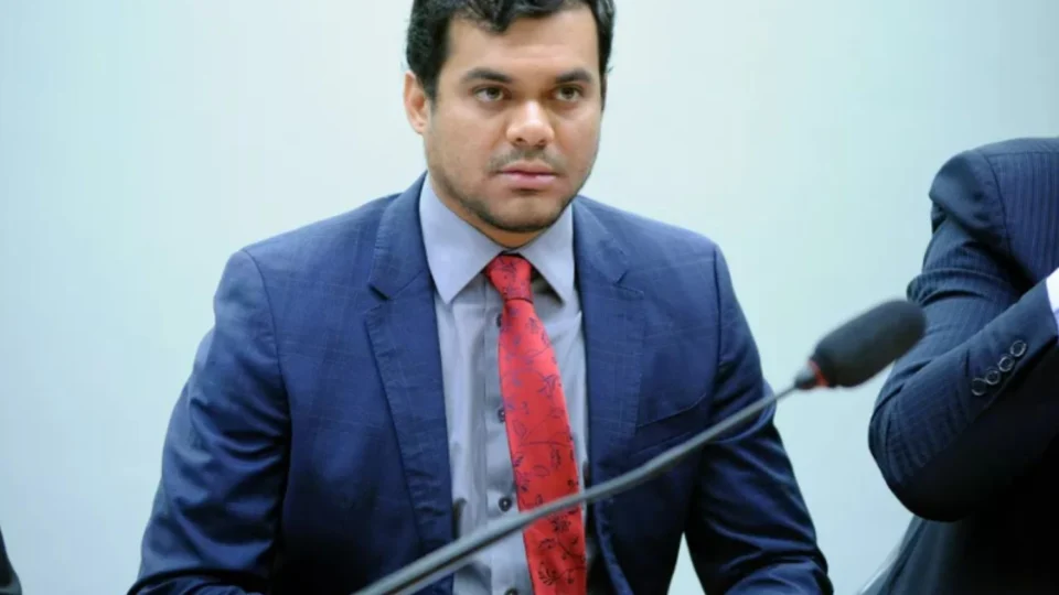 Ex-deputado que apoiou impeachment de Dilma se filia ao PT e projeta disputa pelo governo de Rondônia