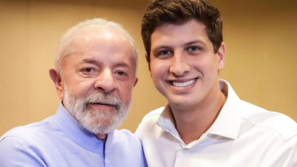 Aliado de Lula, o prefeito João Campos deve ter pedido de impeachment analisado nesta terça em sessão legislativa