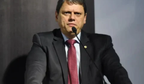Tarcísio reafirma que não disputará a Presidência e declara apoio a Flávio Bolsonaro