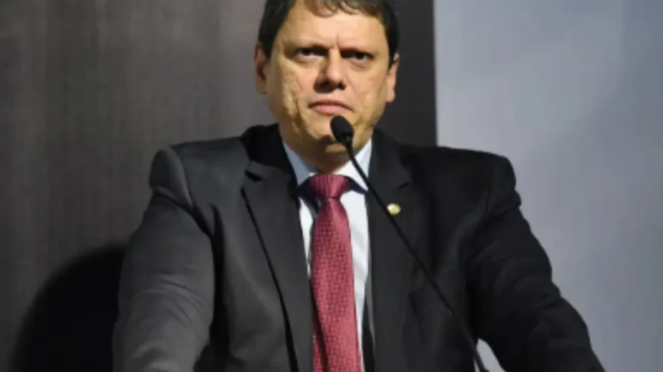 Tarcísio reafirma que não disputará a Presidência e declara apoio a Flávio Bolsonaro