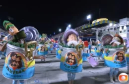 Escola que homenageou Lula leva ala “Neoconservadores em conserva” e marca desfile com sátira política