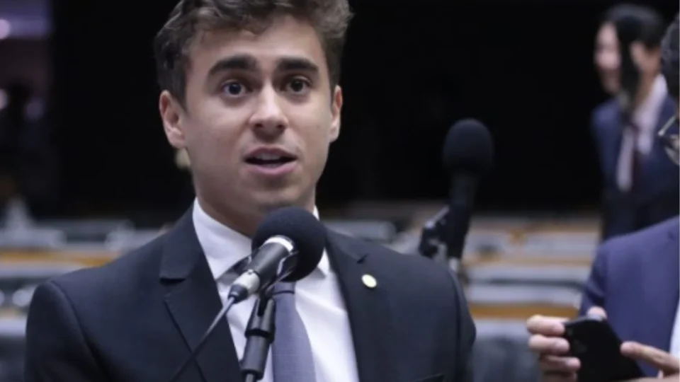 Nikolas anuncia representação ao MP após desfile que homenageou Lula na Sapucaí