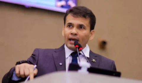 Cantora Ludmilla pede R$ 70 mil na Justiça contra o vereador Coronel Rosses, de Manaus