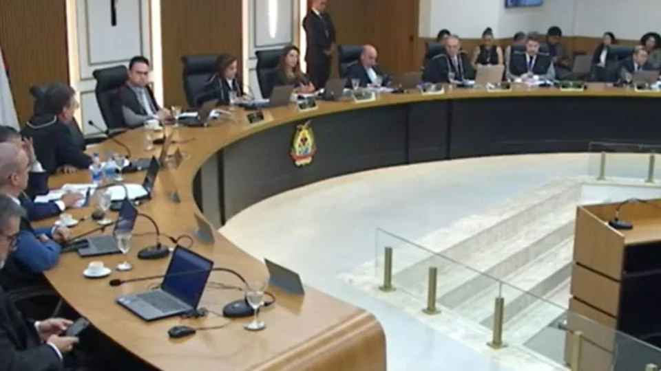 Sessão do TCE-AM é marcada por troca de acusações e pedidos de investigação entre conselheiros