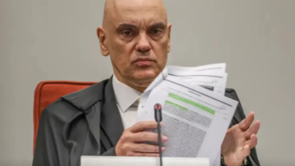 Decisão de Moraes autoriza operação da PF sobre vazamento de dados fiscais de ministros