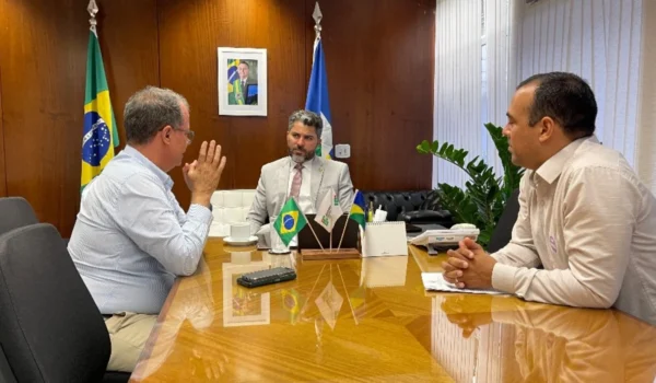 Senador por Rondônia, Marcos Rogério articula recursos para novo hospital em Colorado do Oeste e anuncia pacote de investimentos