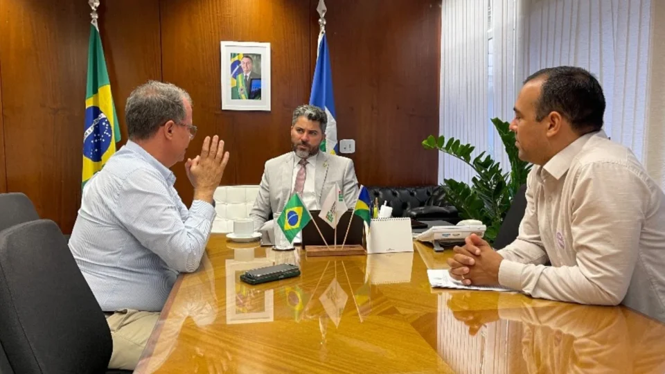 Senador por Rondônia, Marcos Rogério articula recursos para novo hospital em Colorado do Oeste e anuncia pacote de investimentos